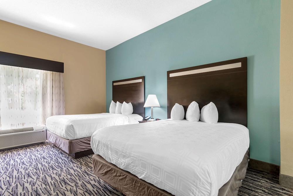 Suite, 2 Queen Beds, Non Smoking, Refrigerator & Microwave (with Sofabed) photo 3