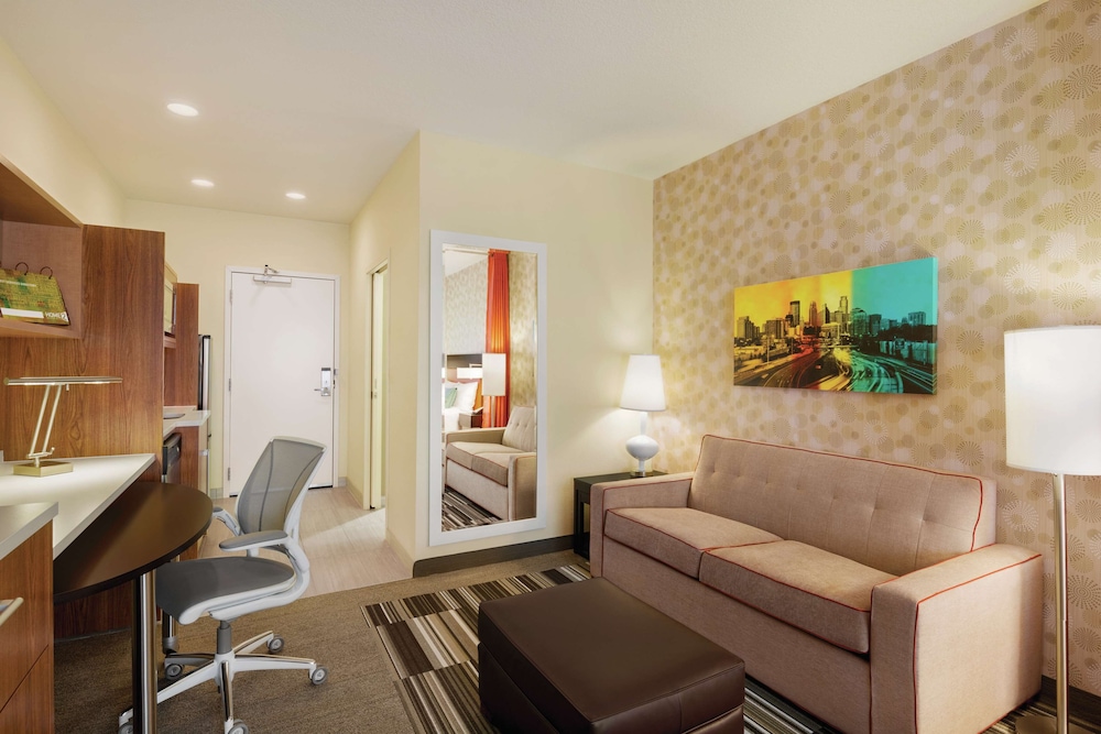 Studio, 1 Queen Bed, Non Smoking (Bathtub Accessible) photo 2