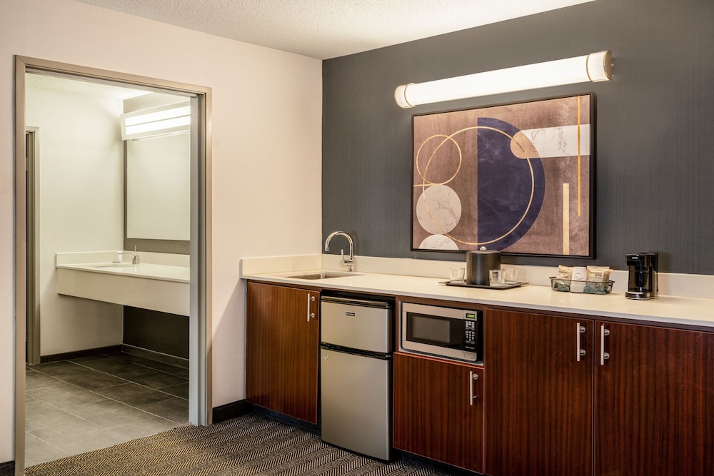 Executive Suite, 1 Bedroom, Courtyard View photo 2