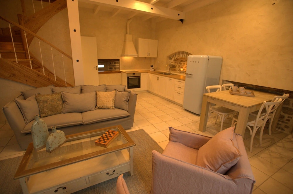 Villa (Pink) photo 3