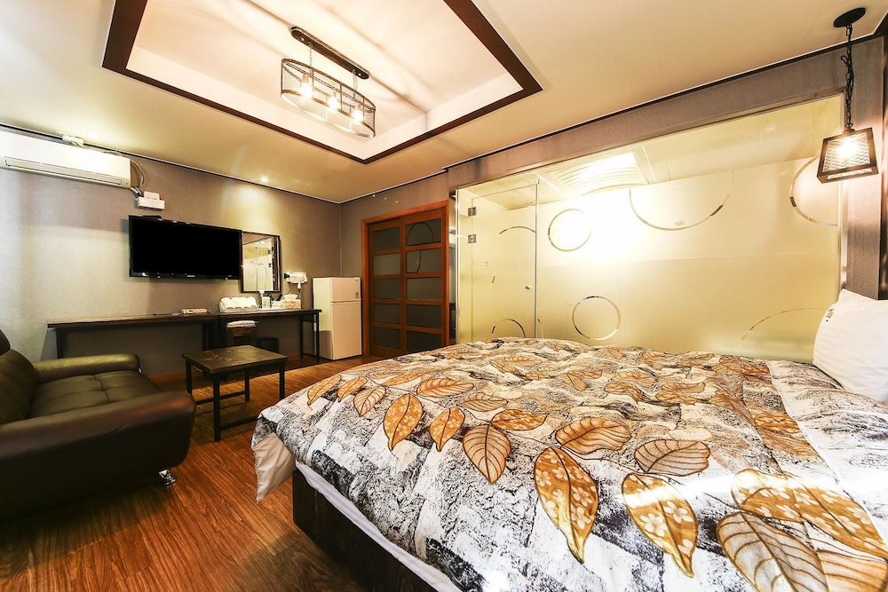 Deluxe Room - Photo 3