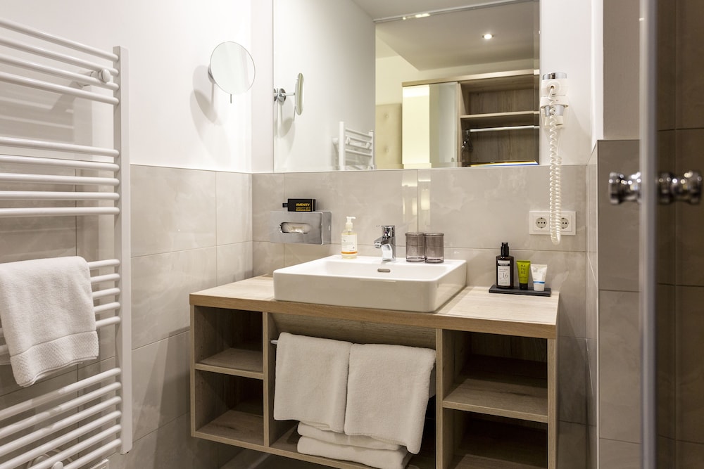 Deluxe Double Room (2) - Photo 5