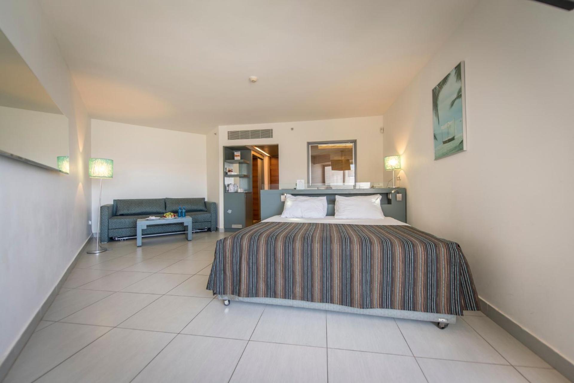 Family Room with Sea View (2 Adults + 2 Children) photo 3