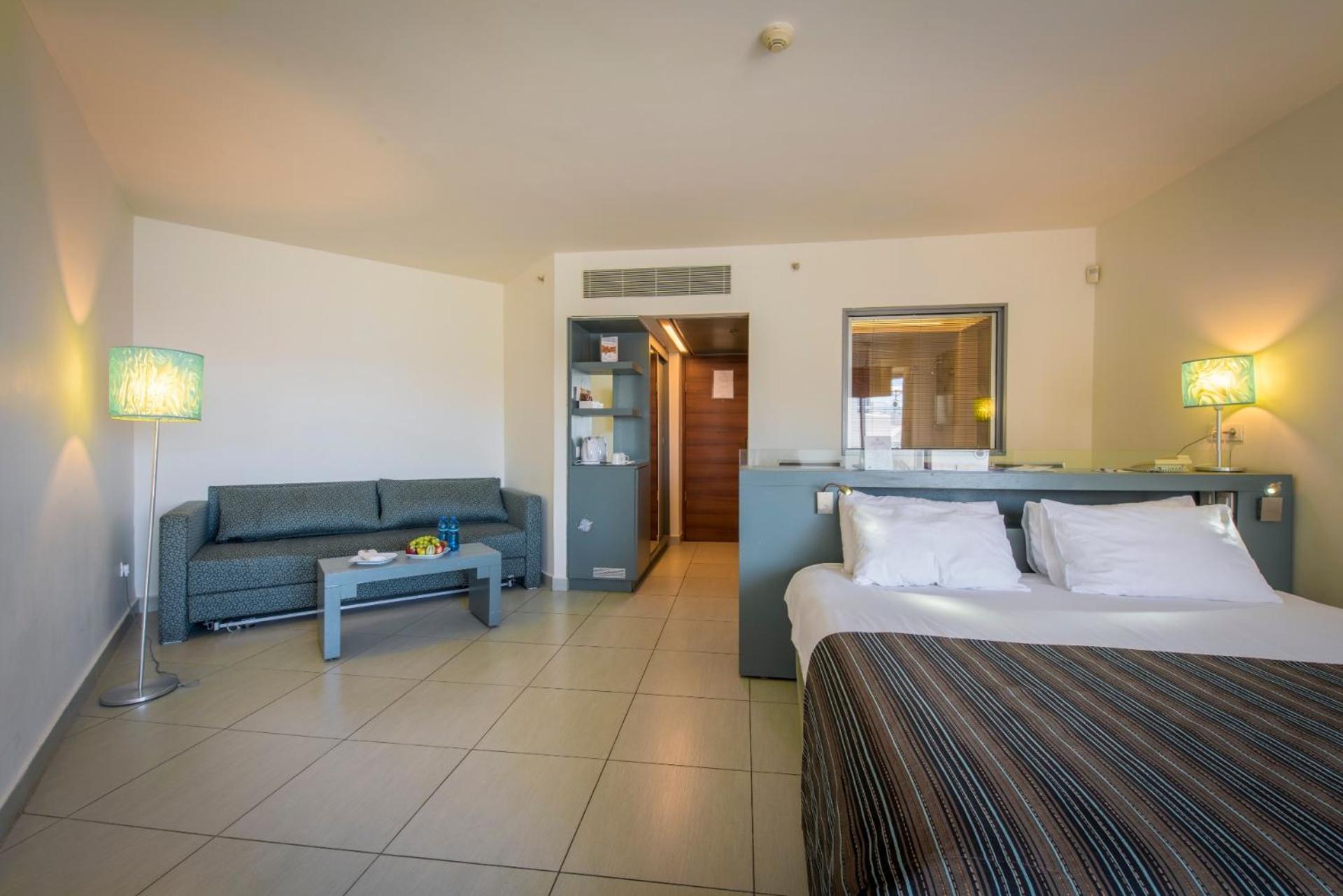 Family Room with Sea View (2 Adults + 2 Children) photo 2