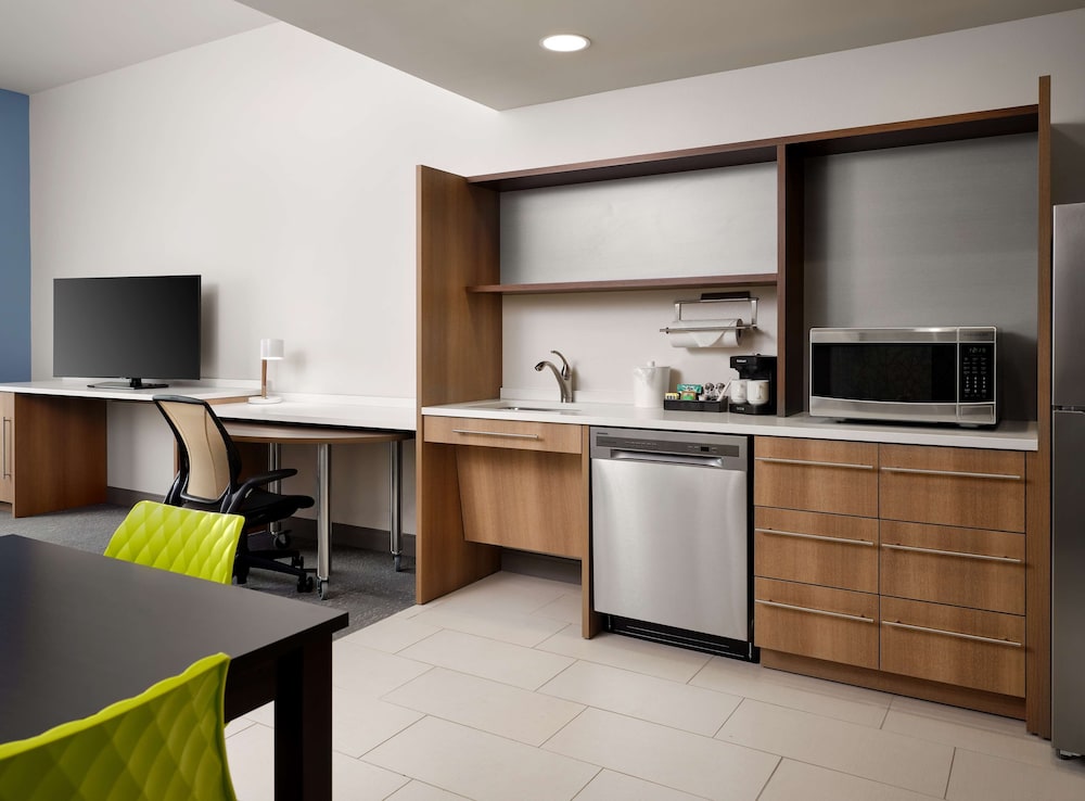 Suite, 1 King Bed, Accessible (Mobility & Hearing, Roll-in Shower) - Photo 5