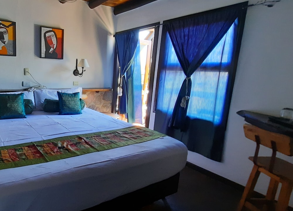 Deluxe Single Room, 1 King Bed photo 3