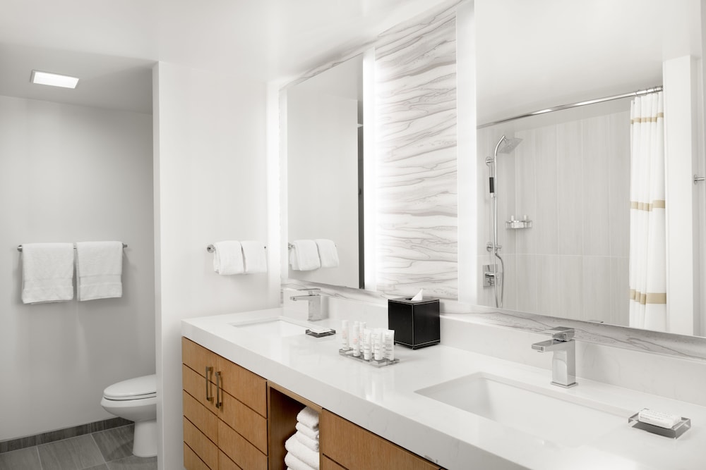 Junior Suite, 1 King Bed With Sofa Bed, Oceanfront