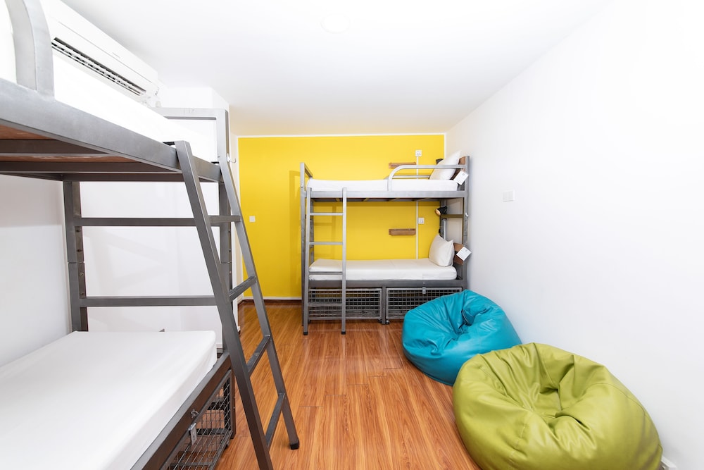 8-Bed Private Room photo 3