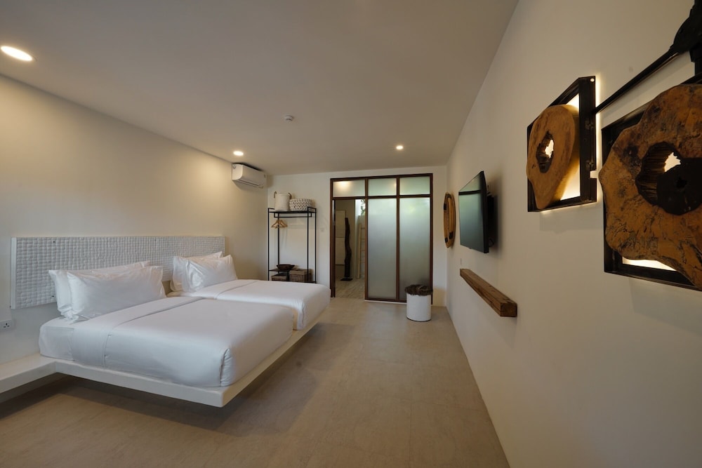 Deluxe Room - Photo 3