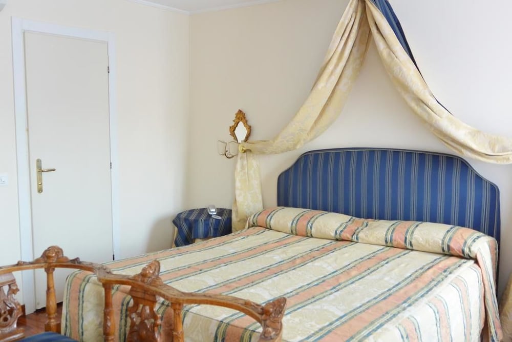 Basic Room, 1 Large Twin Bed
