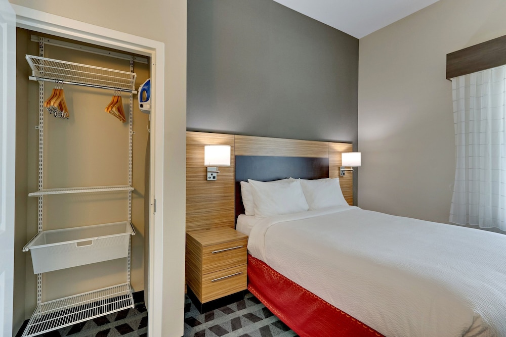 Suite, 1 Bedroom - Photo 2