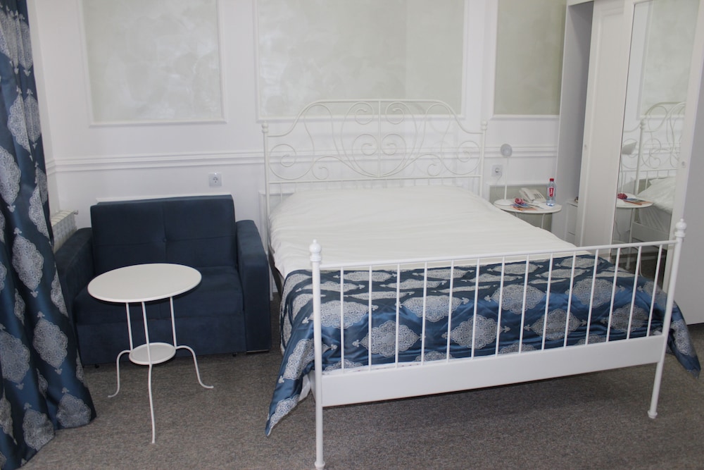 Deluxe Double Room, Balcony, Partial Sea View photo 2