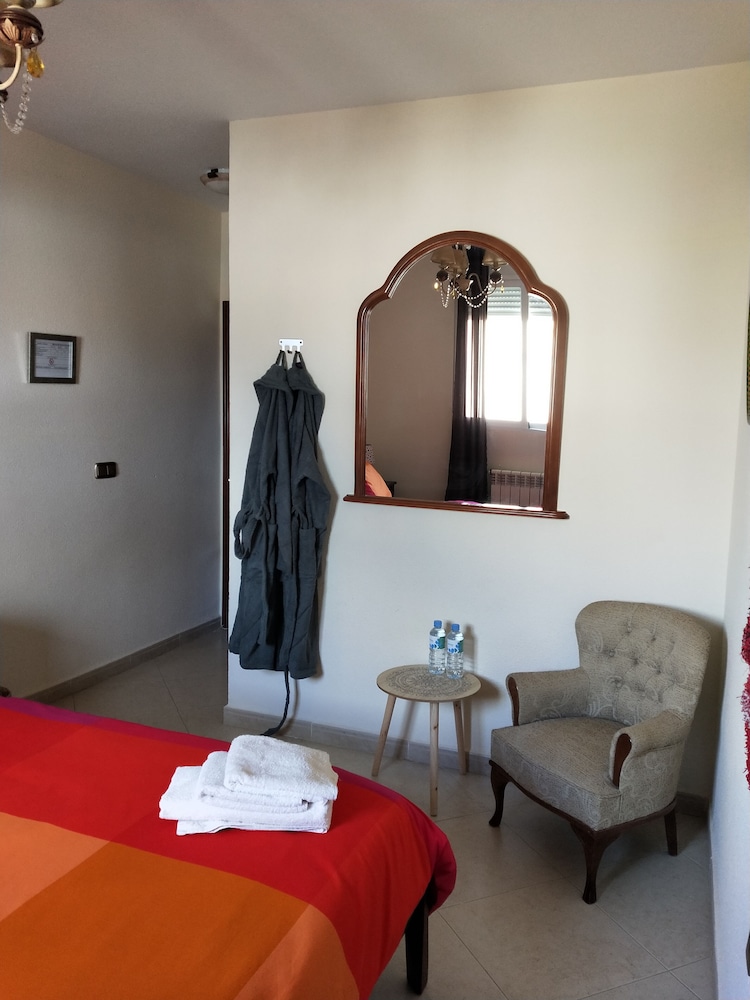 Basic Double Room, 1 Queen Bed, Non Smoking, Ensuite (Alpujarra) photo 3