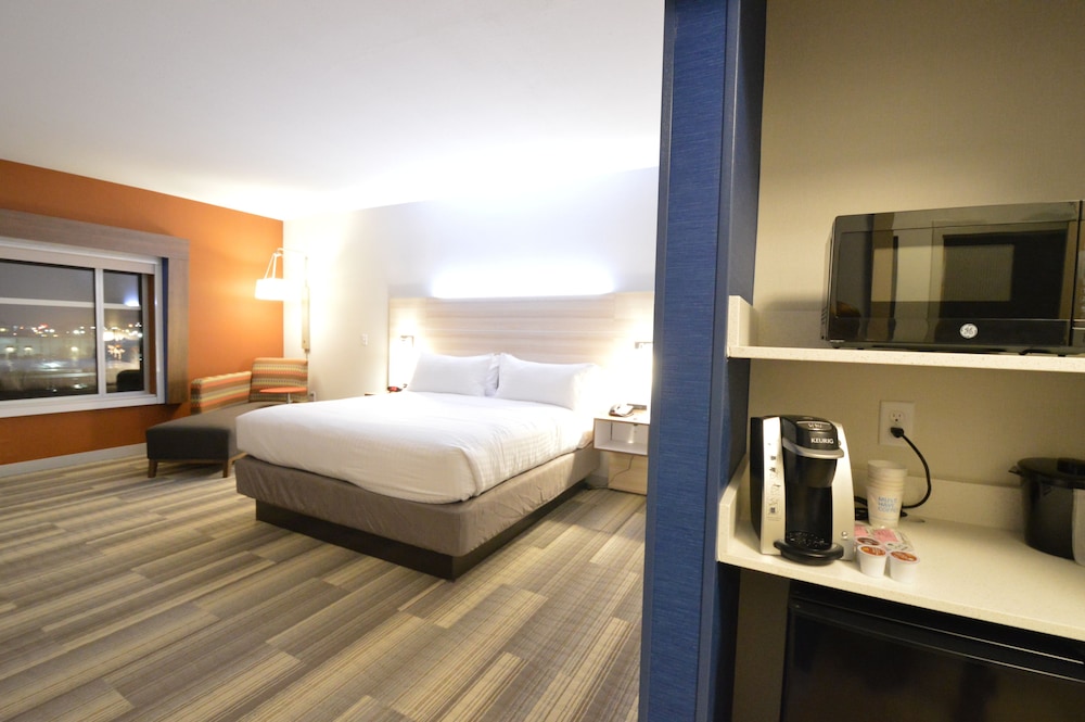Standard Room, 1 King Bed, Accessible Bathtub (Communications, Mobility) photo 1