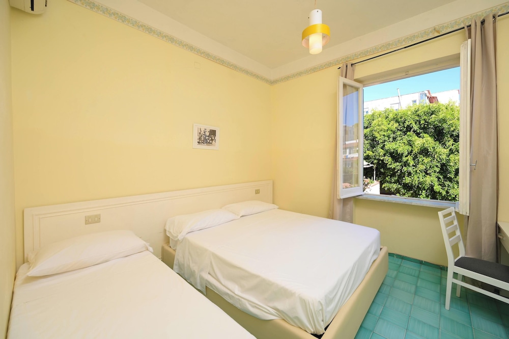 Economy Triple Room