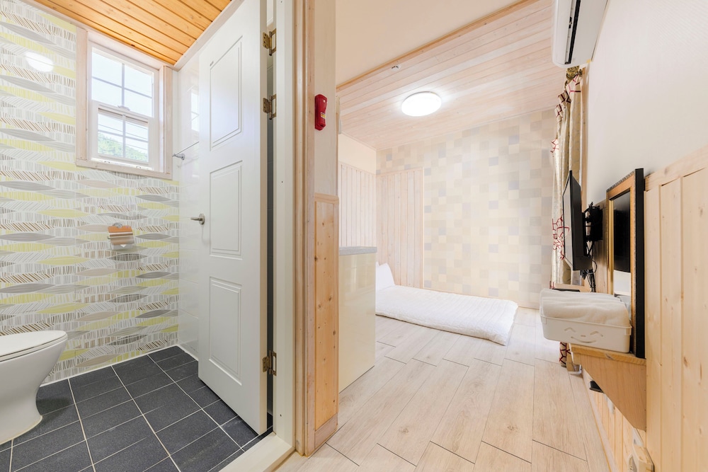 Traditional Room (Ondol / Max 2 occupancy / No Kitchen) photo 2