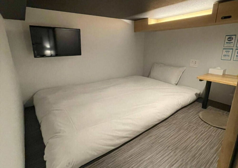 Men Only Floor, Capsule type semi-double room, Non Smoking