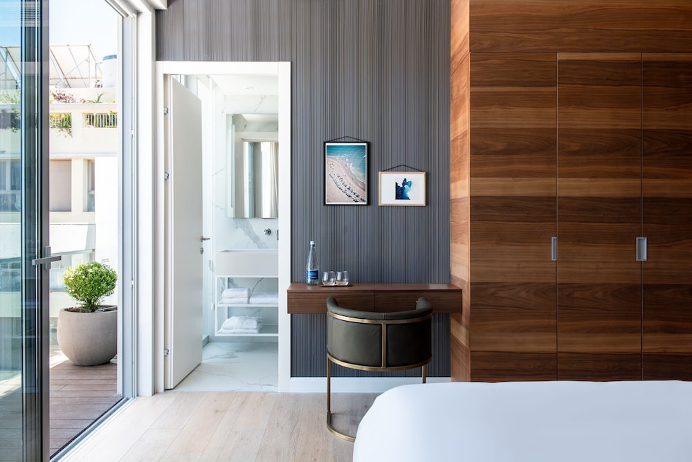 Superior Double Room, Executive Level photo 2