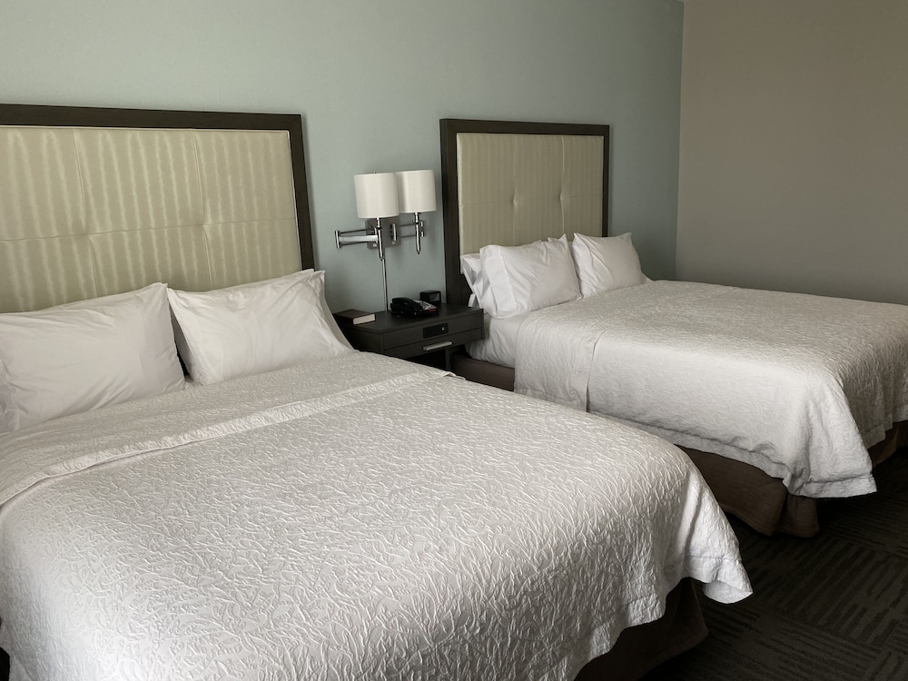 Room, 2 Queen Beds, Accessible, Bathtub (Mobility & Hearing) photo 2