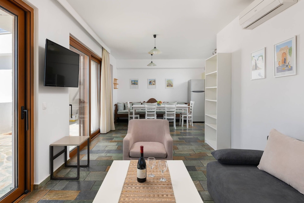 Comfort Apartment, Pool View