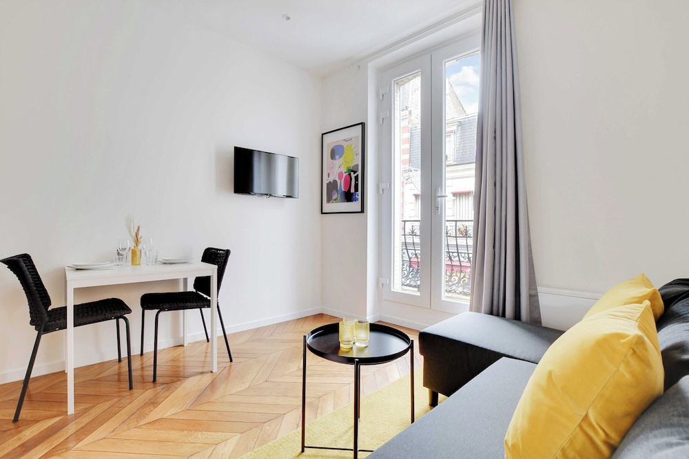 Apartment photo 2