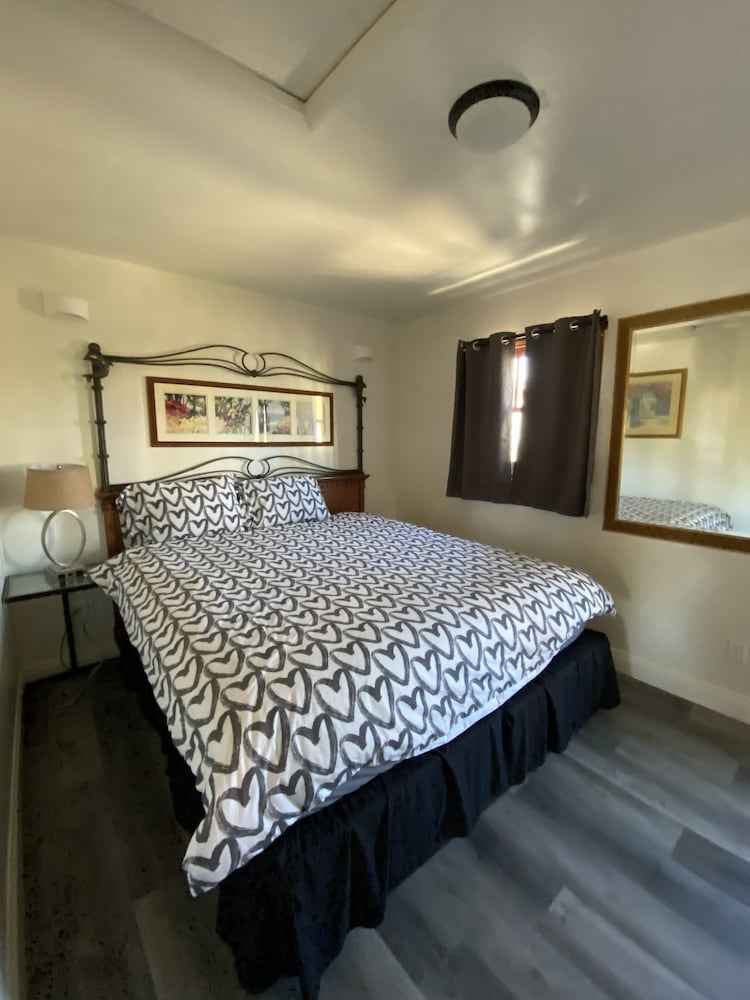 One Bedroom, King + Queen Beds
