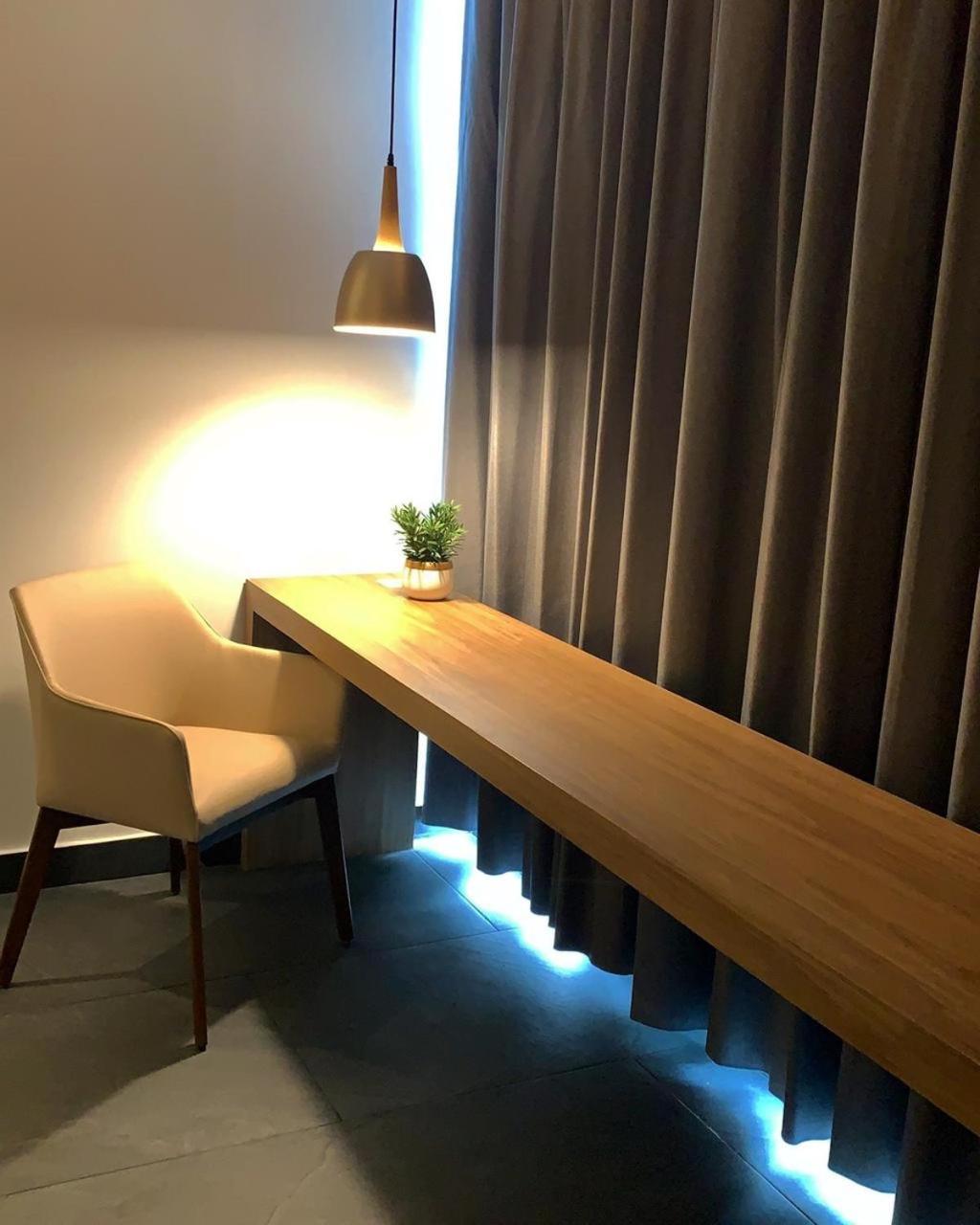 Executive Suite - Photo 12