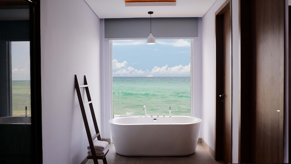 Junior Room, Oceanfront photo 3