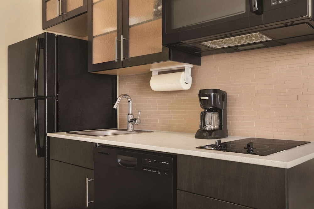 Studio Suite, 1 Queen Bed, Accessible, Non Smoking (Roll-in Shower)
