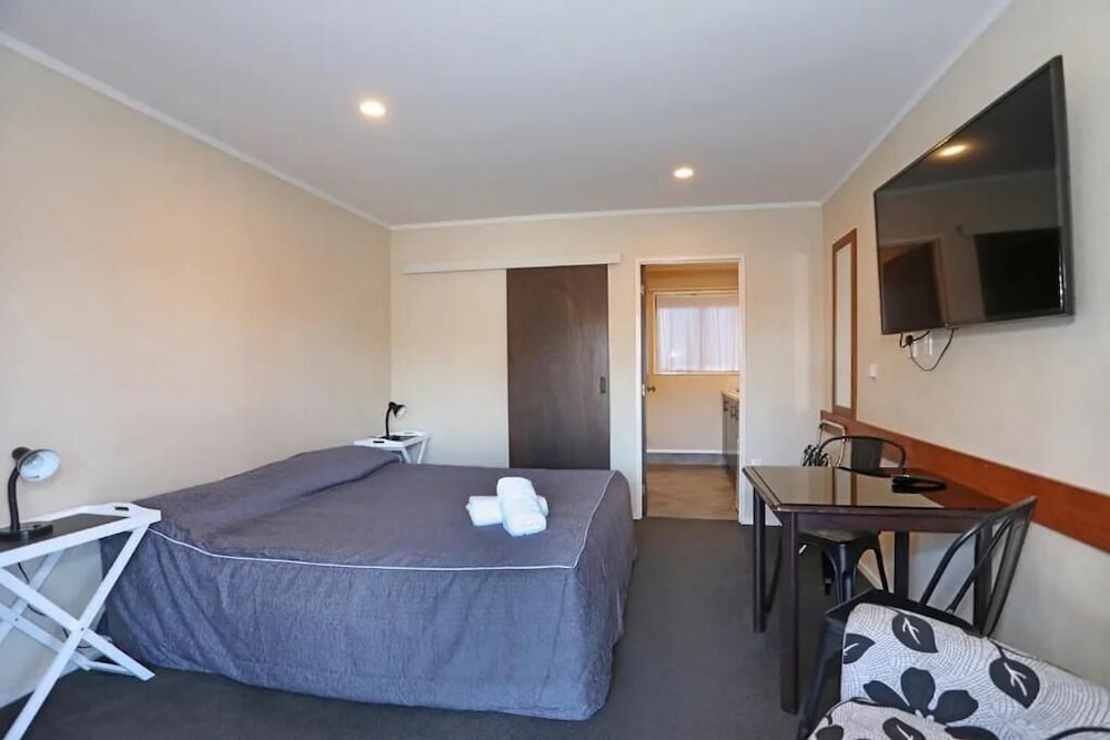 Studio, 1 King Bed, Non Smoking photo 1