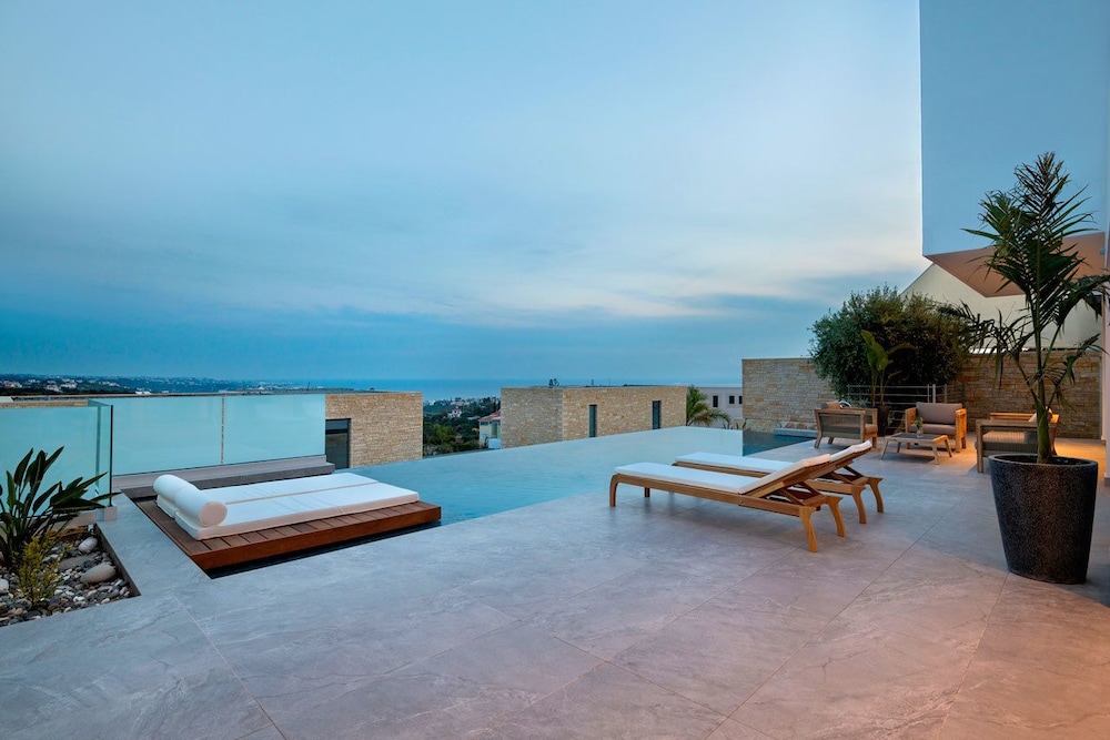Villa, Pool View photo 1