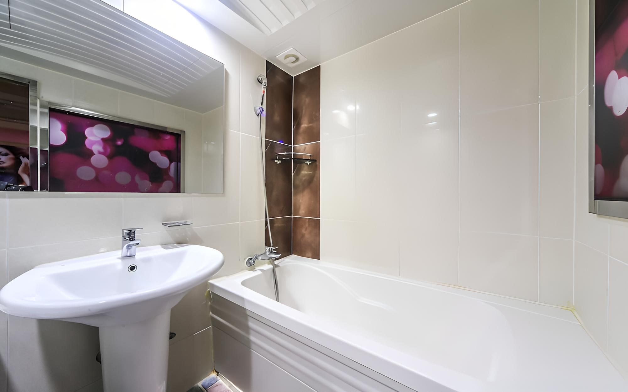 Room (Special (Netflix Available Bathtub)) photo 2