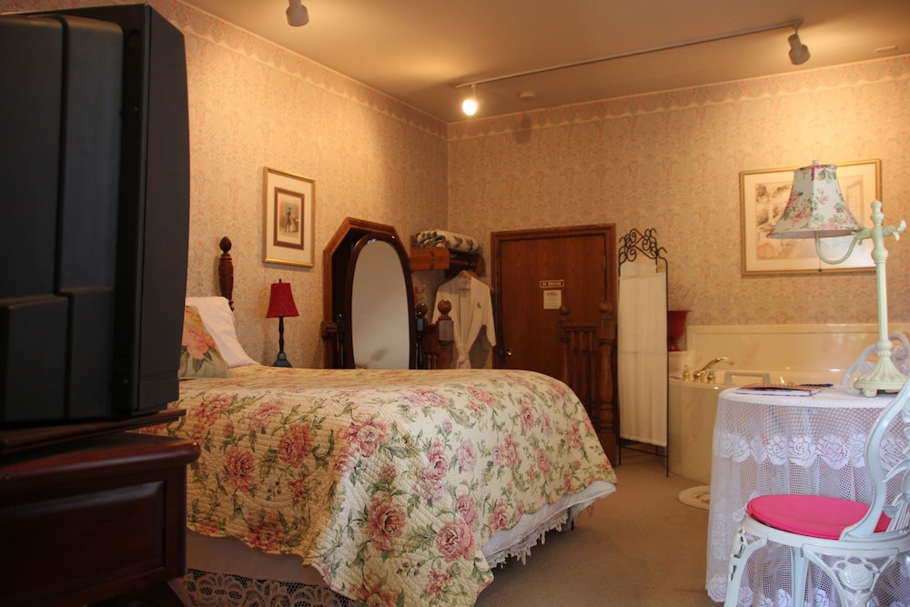 Victorian Rose photo 3