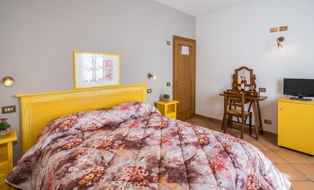 Standard Room photo 1