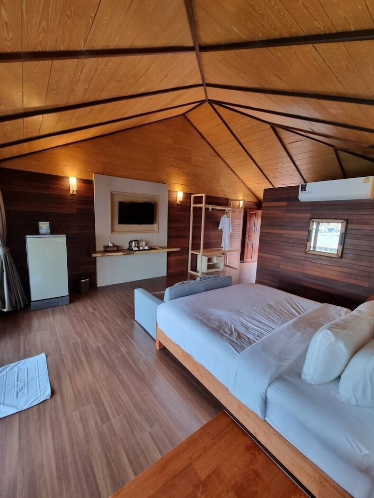 Maldives Deluxe See View - Photo 12
