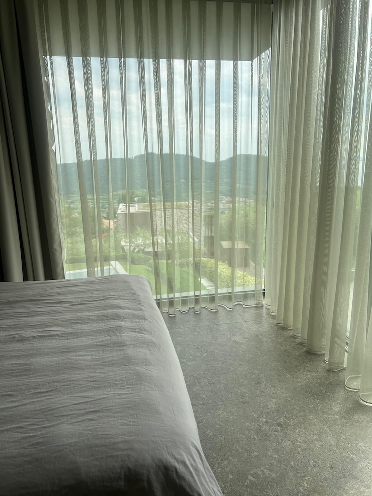Villa, 3 Bedrooms, Lake View photo 1