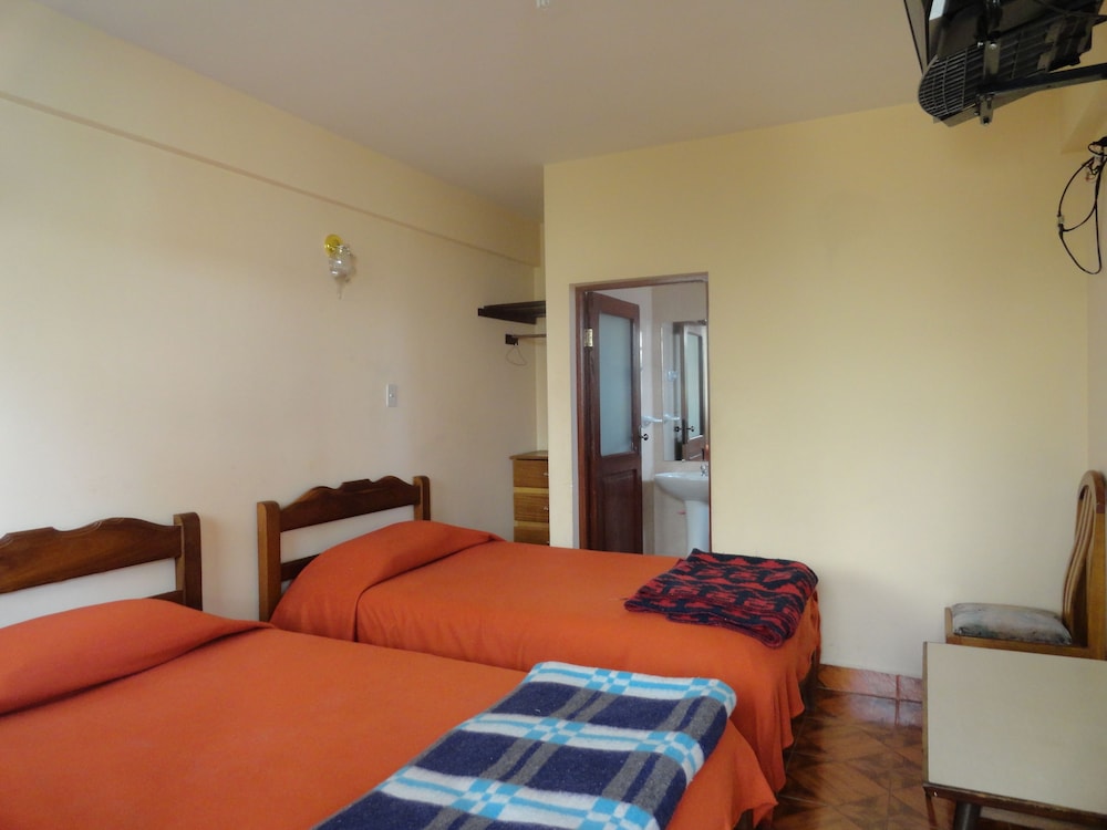 Basic Twin Room, 2 Twin Beds photo 2