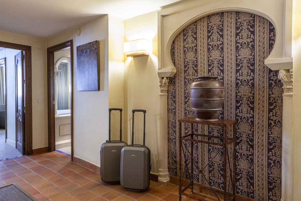 Junior Suite (2 adults) - Photo 6