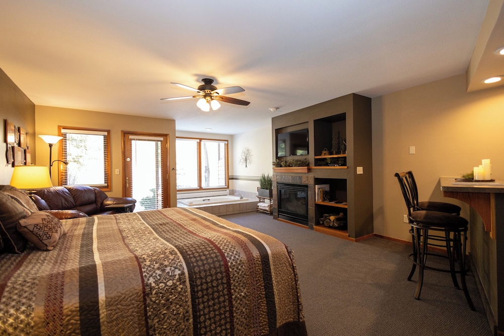 Suite, 1 King Bed (Spa)