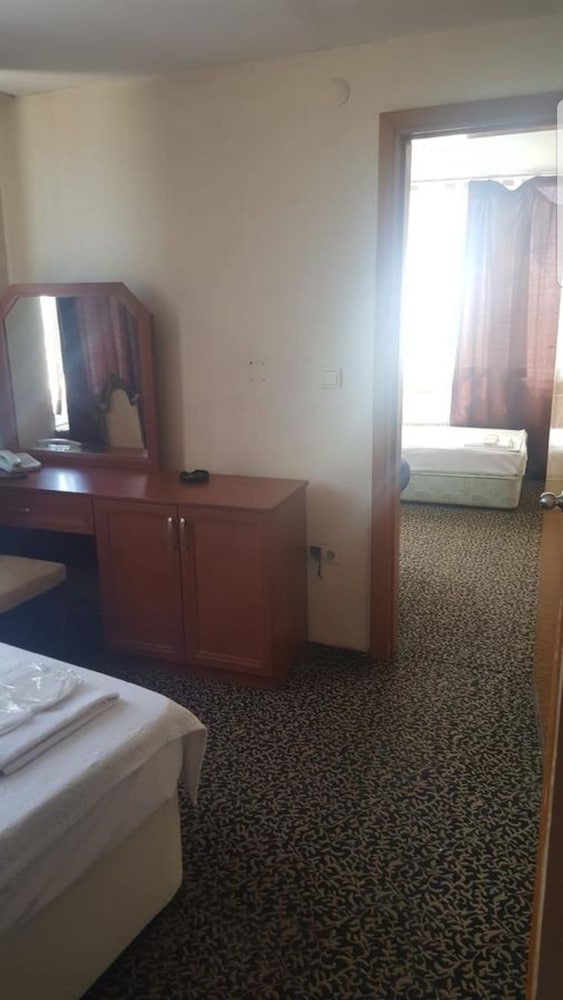 Economy Triple Room, City View photo 1