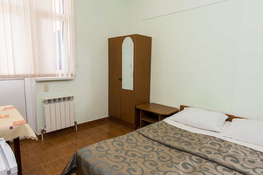 Economy Triple Room, Shared Bathroom photo 1