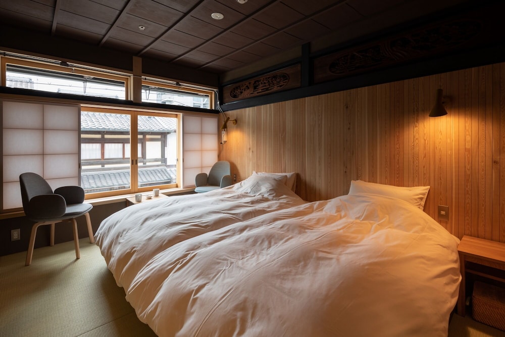 Standard Twin Room without bathtub (CHAYA 203) photo 1