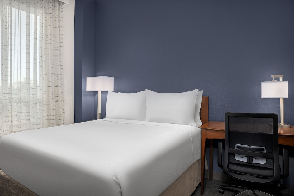 Room, 2 Bedrooms (Mobility/Hearing Access, Roll-in Shwr), photo 6