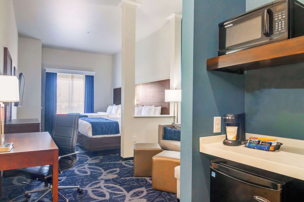Suite, Multiple Beds, Accessible, Non Smoking (Upgrade) photo 2
