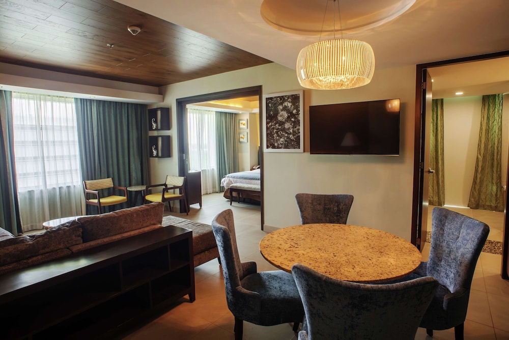 Double Room with Two Double Beds thumbnail 5