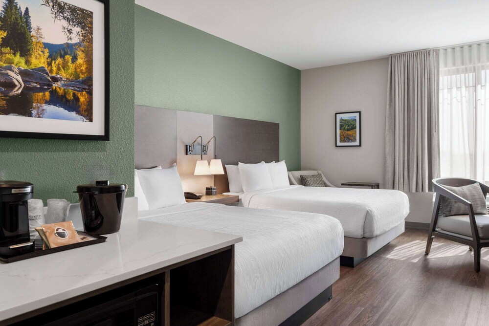 Standard Room, 2 Queen Beds (Bathtub)