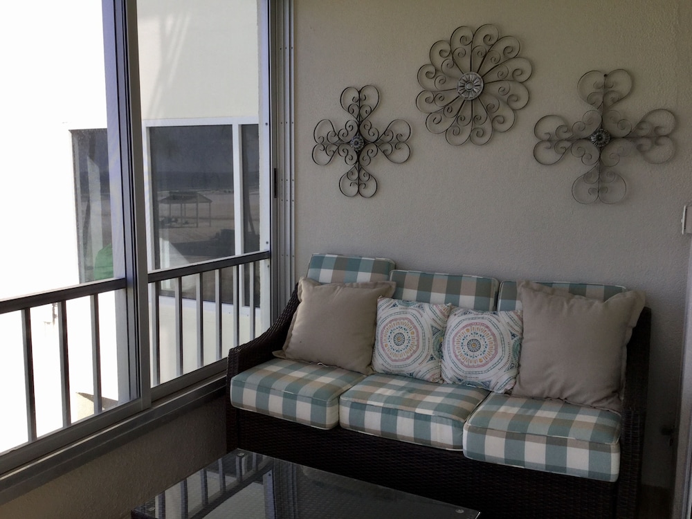 Condo, 2 Bedrooms, 2 Bathrooms photo 2