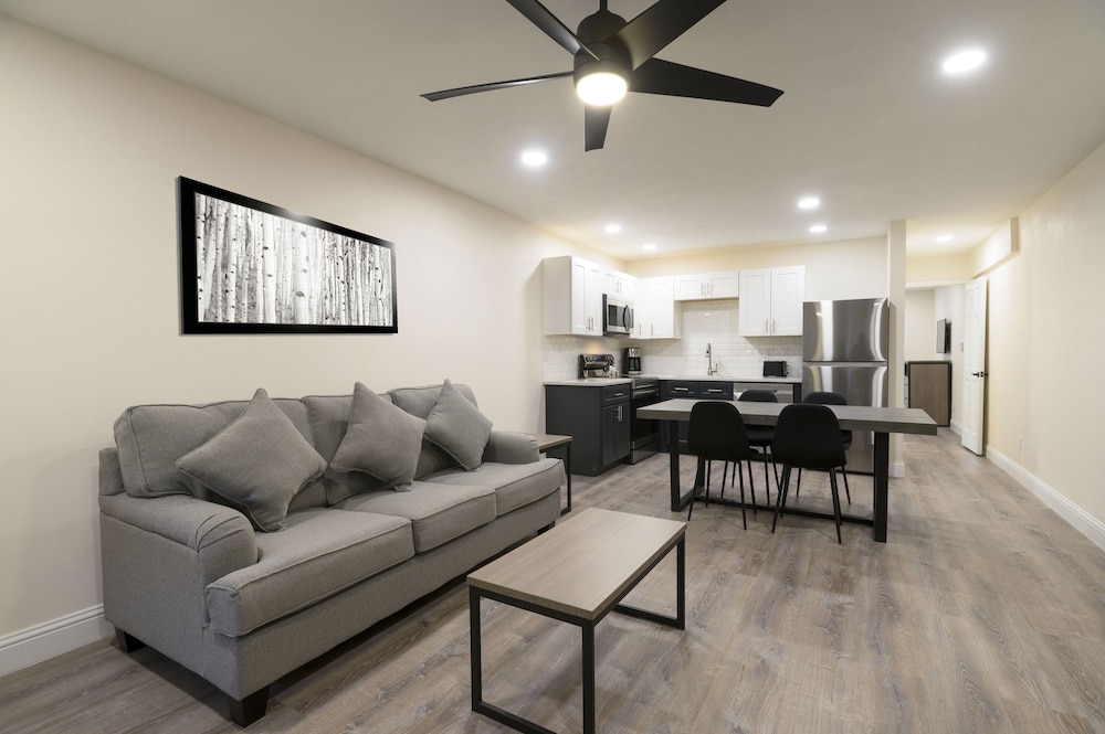 Suite, 1 Bedroom - Photo 1