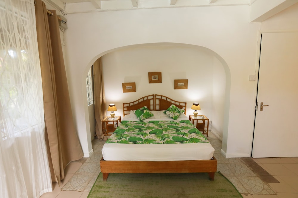 Comfort Room (Oasis, Garden Side)
