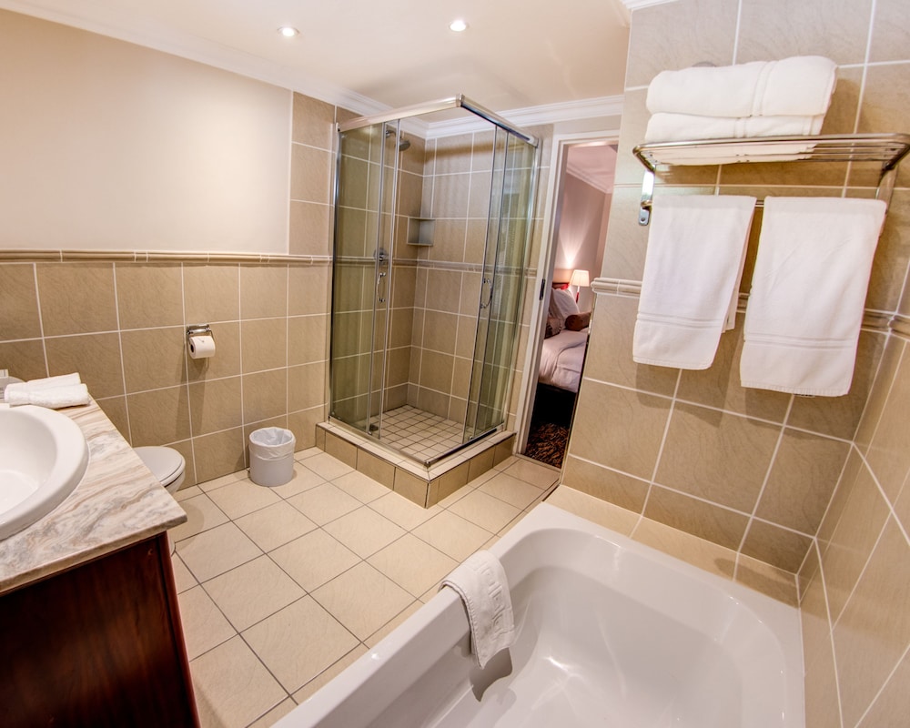 One Bedroom Suite Queen, Non Smoking photo 3